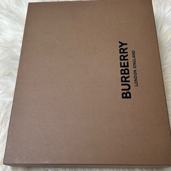 Burberry silk foulard - Picture 3 of 8